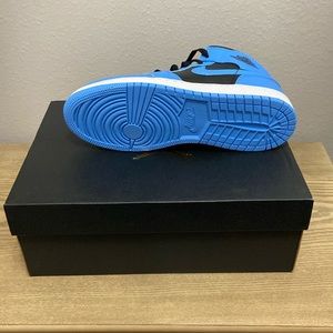 AIR JORDAN 1 MID (GS) University Blue/ Black-White - New never been worn